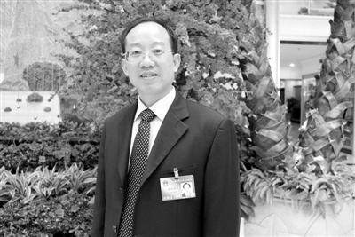 圖為全國人大代表、廣西壯族自治區(qū)林業(yè)廳廳長、黨組書記陳秋華。